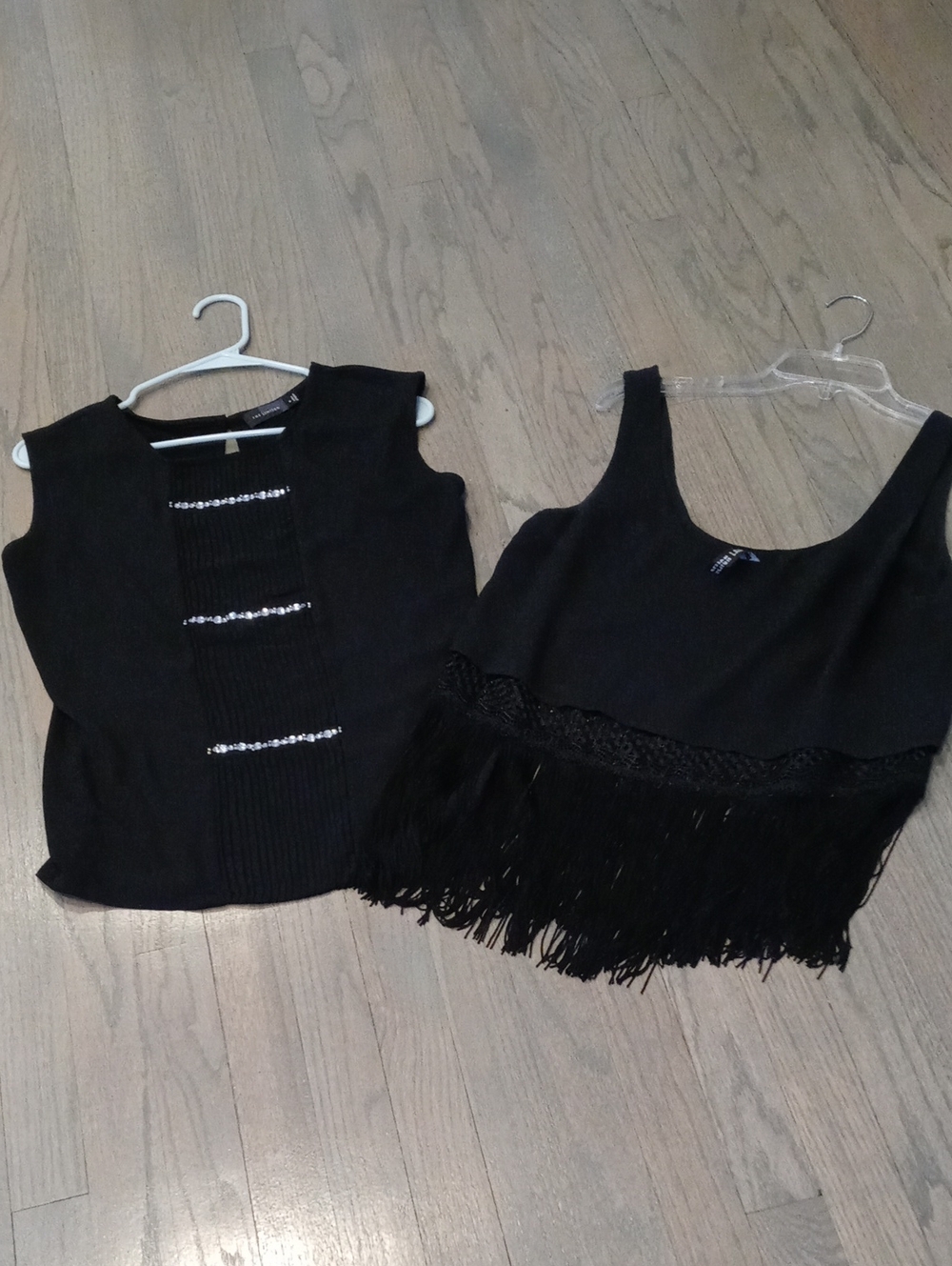 Two Small Tops Ptp 18 - Picture 2 of 9